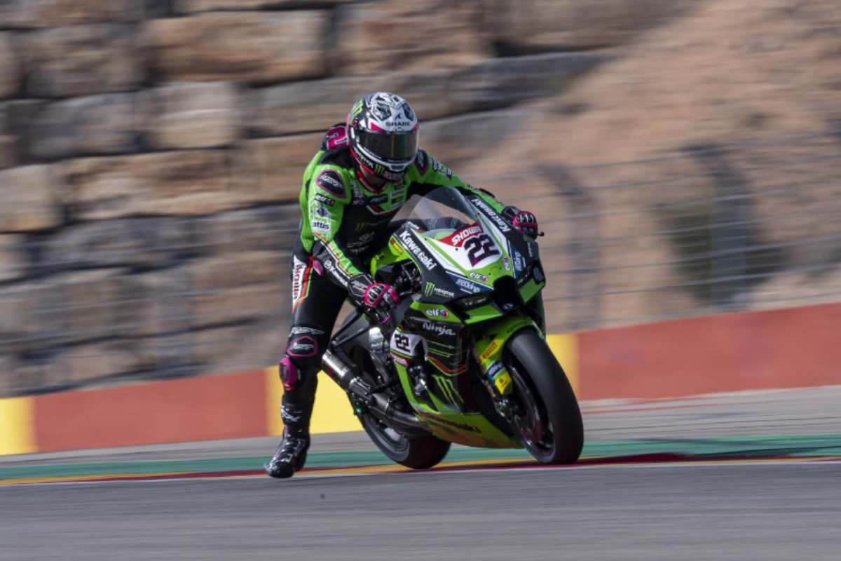 Alex Lowes testa Kawasaki Superbike Aragon
