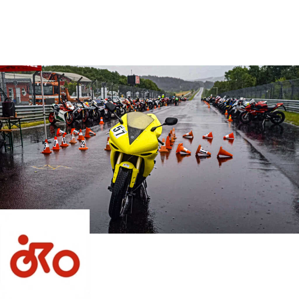 Yamaha R1 : le trajet jusqu’au Nürburgring sous le déluge est flippant ! Yamaha R1 : le trajet jusqu'au Nürburgring sous le déluge est flippant !