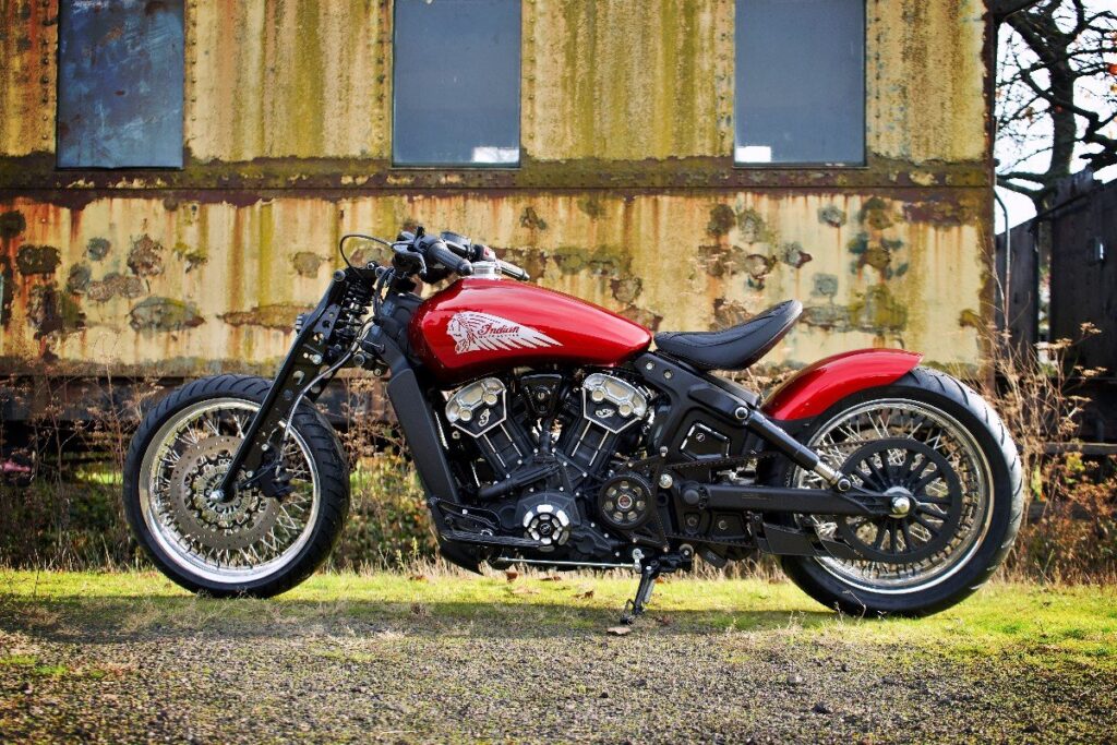 Indian Scout Bobber Hundred e Scout Red Wings, agli antipodes personnalisé Ritratto di Alessandro Da Rin Betta