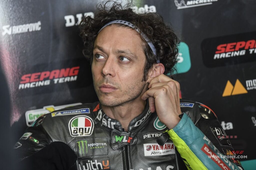 MotoGP, Valentino Rossi : “J’espère que Vinales et Yamaha feront la paix” Ritratto di Matteo Aglio