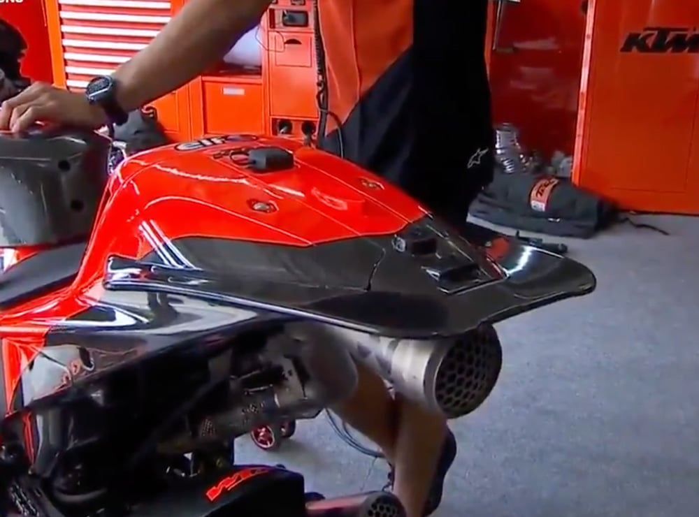 MotoGP, KTM avec une queue de canard : un aileron arrière Ritratto di GPone