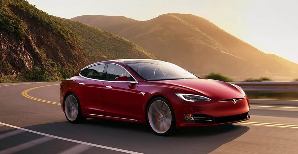 Tesla : au bout de combien de km les batteries perdent-elles de leur capacité ? Ritratto di Fabio Caliendo
