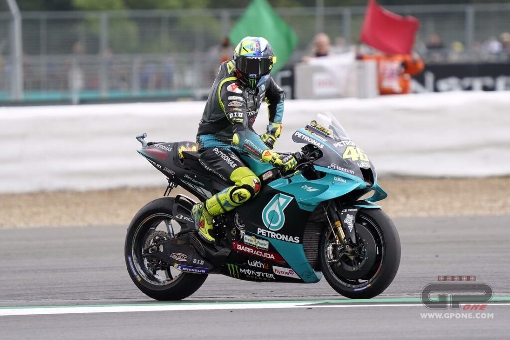 MotoGP, Rossi : “C’est comme si le pneu était brûlé, on ne sait pas quoi faire” Ritratto di Matteo Aglio