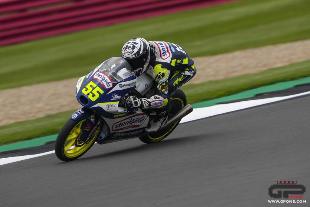Moto3, Silverstone : Pole thriller pour Fenati, Rossi 3e. Hommes Acosta (22e) et García (24e) Ritratto di Nicole Facelli