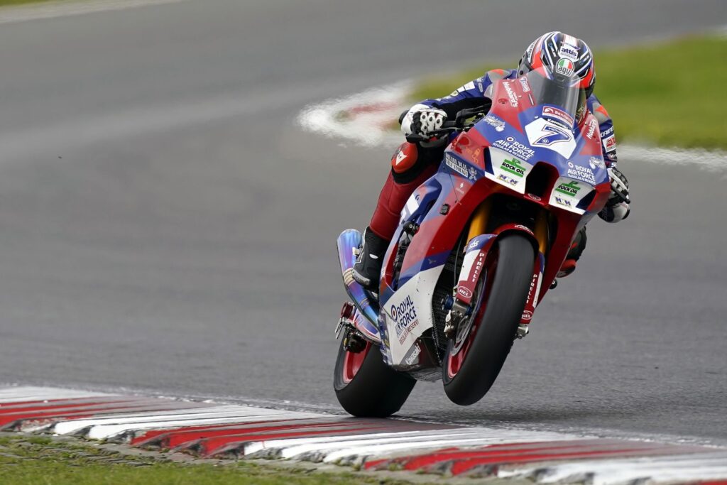 SBK, BSB Cadwell Park : Vickers effrayant en FP2, O’Halloran à 3 dixièmes Ritratto di Andrea Periccioli