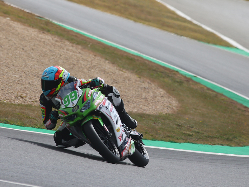 SBK, Magny-Cours, Huertas vince gara-1 en SSP 300. Stand-Amos 2° Ritratto di GPone