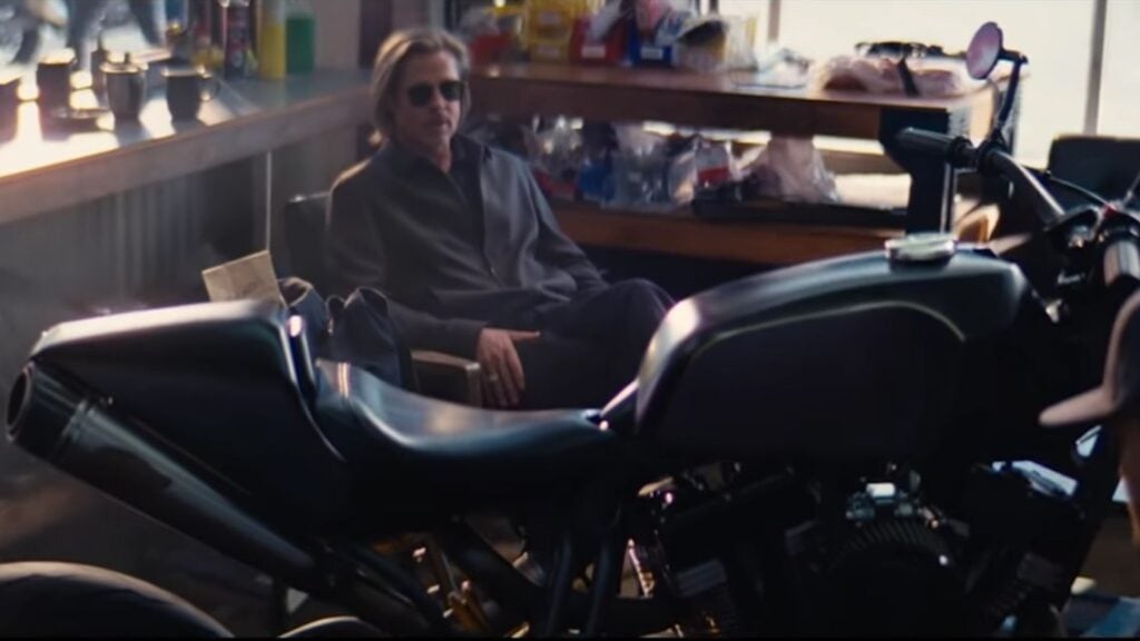 Brad Pitt et le café-racer Harley-Davidson… pour la pub du café Brad Pitt et le café-racer Harley-Davidson... pour la pub du café