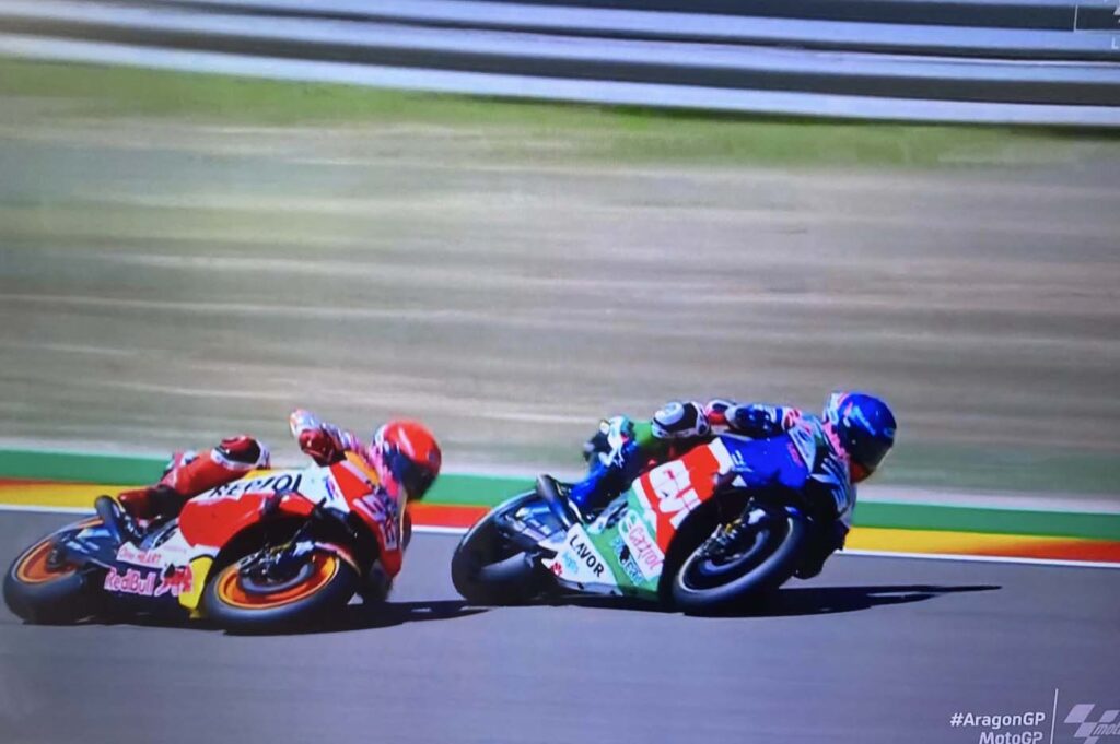 MotoGP, VIDEO chute de Marquez en Aragon en dépassant son frère Alex Ritratto di GPone