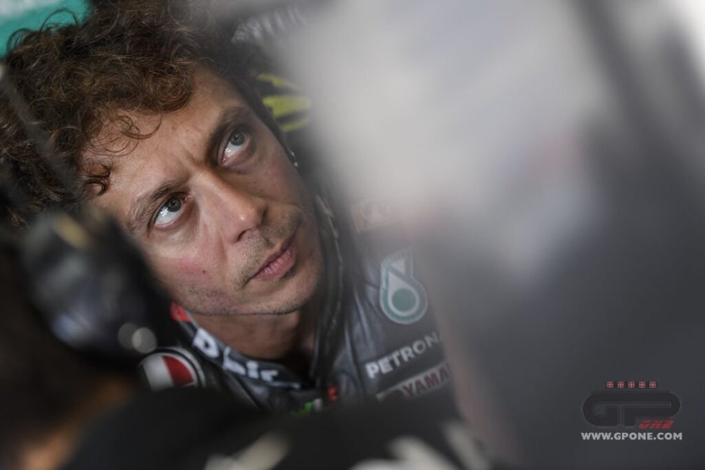 MotoGP, Rossi : « Le bon moment est venu pour Bagnaia de gagner » Ritratto di Matteo Aglio