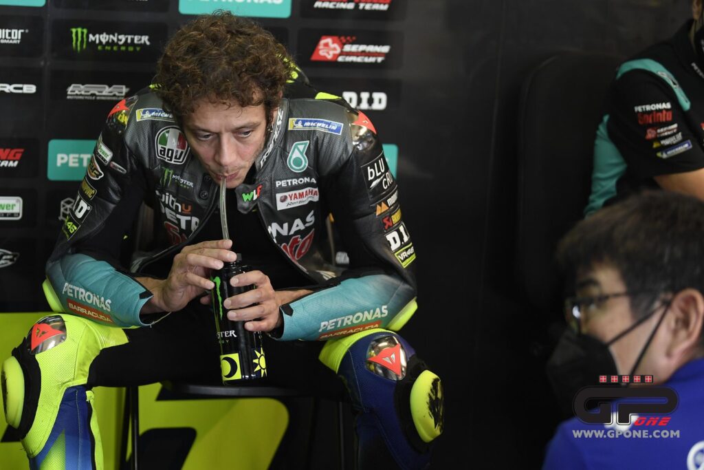 MotoGP, Rossi : “Bagnaia a gagné une course avec 10 et éloges, je suis fier de lui” Ritratto di Paolo Scalera