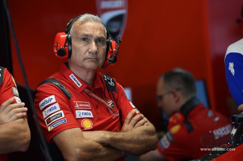 MotoGP, Tardozzi : “Le tableau avec les mots ‘Marquez’ signifiait : vous savez de quoi il est capable” Ritratto di Andrea Scalera