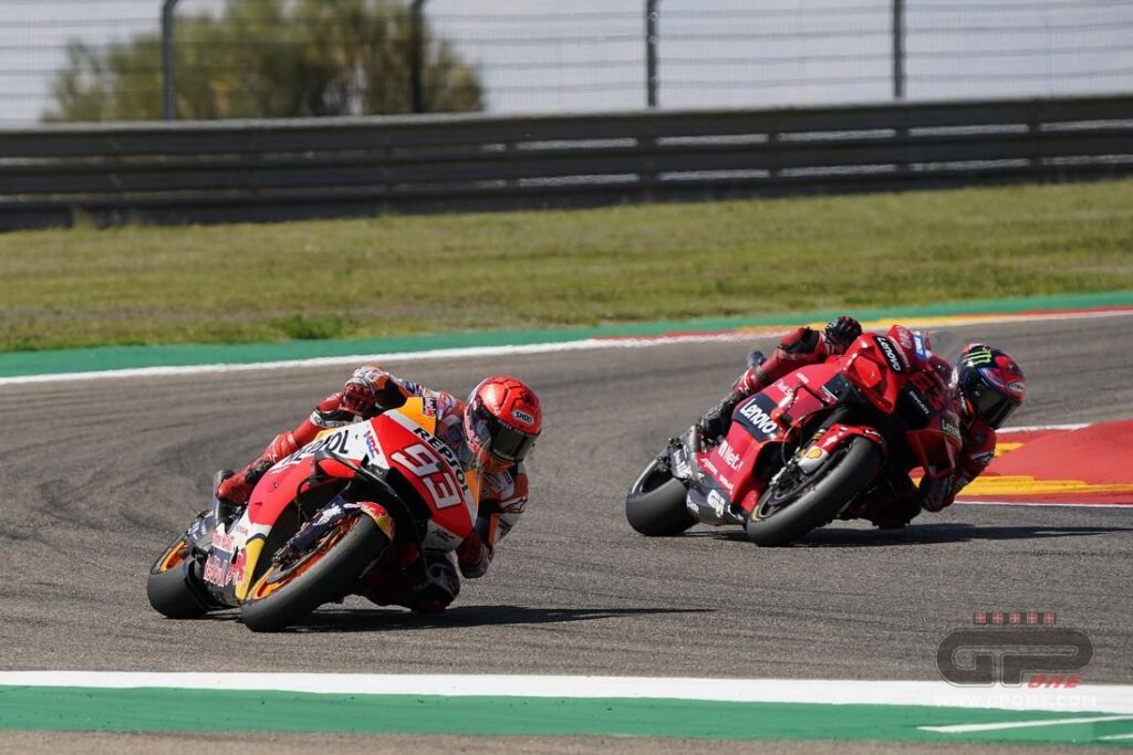 MotoGP, VIDEO – L’extraordinaire duel entre Bagnaia et Marquez à Aragon Ritratto di GPone