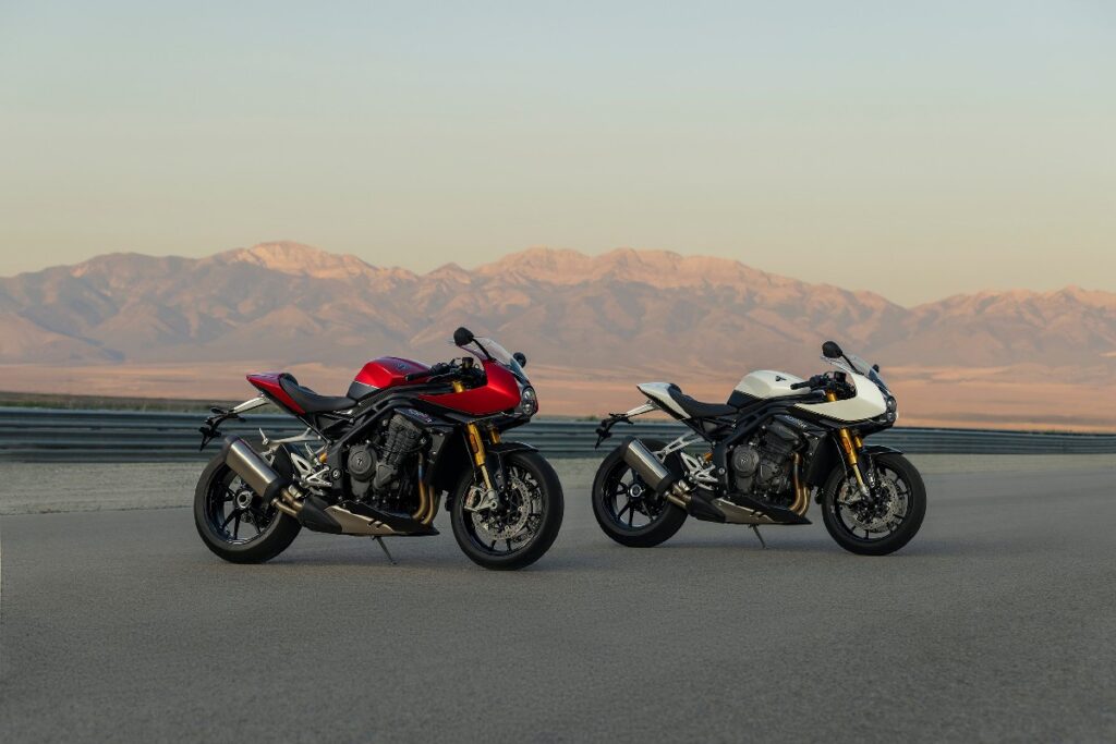 Triumph Speed ​​Triple 1200 RR : hyper-nue avec la combinaison de course