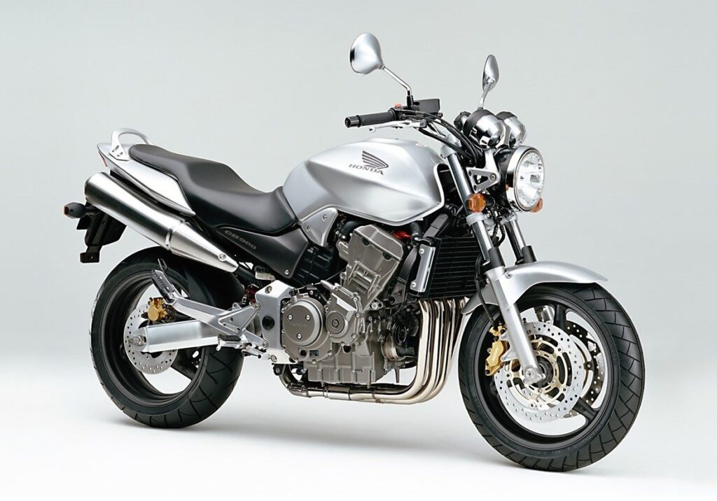 La Honda Hornet, déposée au nom, revient-elle à poil historique ? Ritratto di Alessandro Da Rin Betta