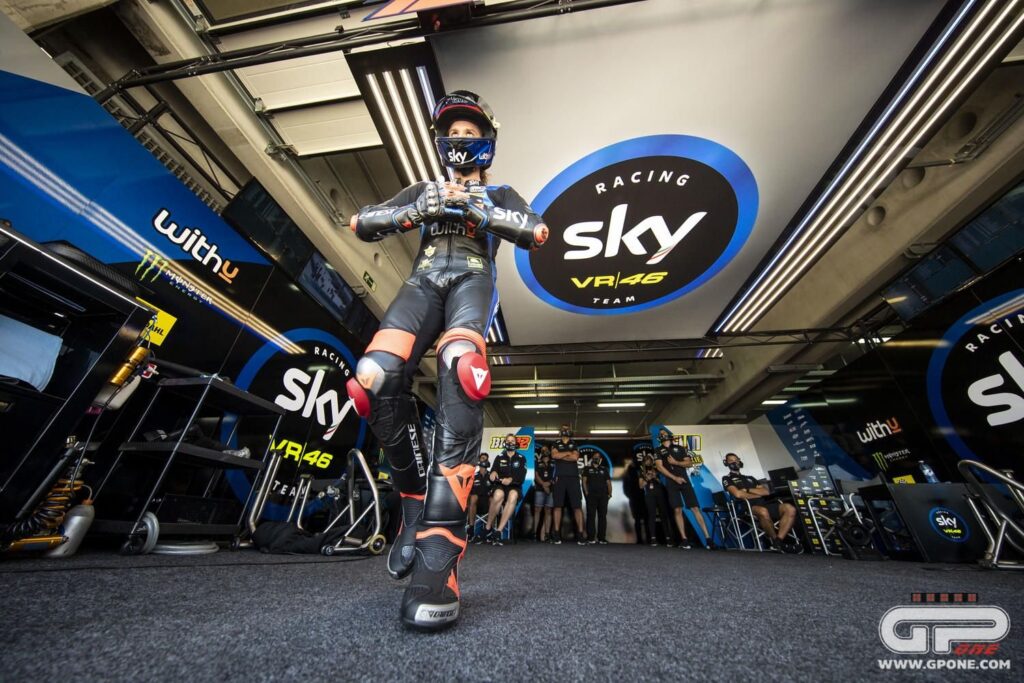 Moto2, Misano : Bezzecchi est le plus rapide sur le mouillé en FP2, 6e Bulega Ritratto di Nicole Facelli