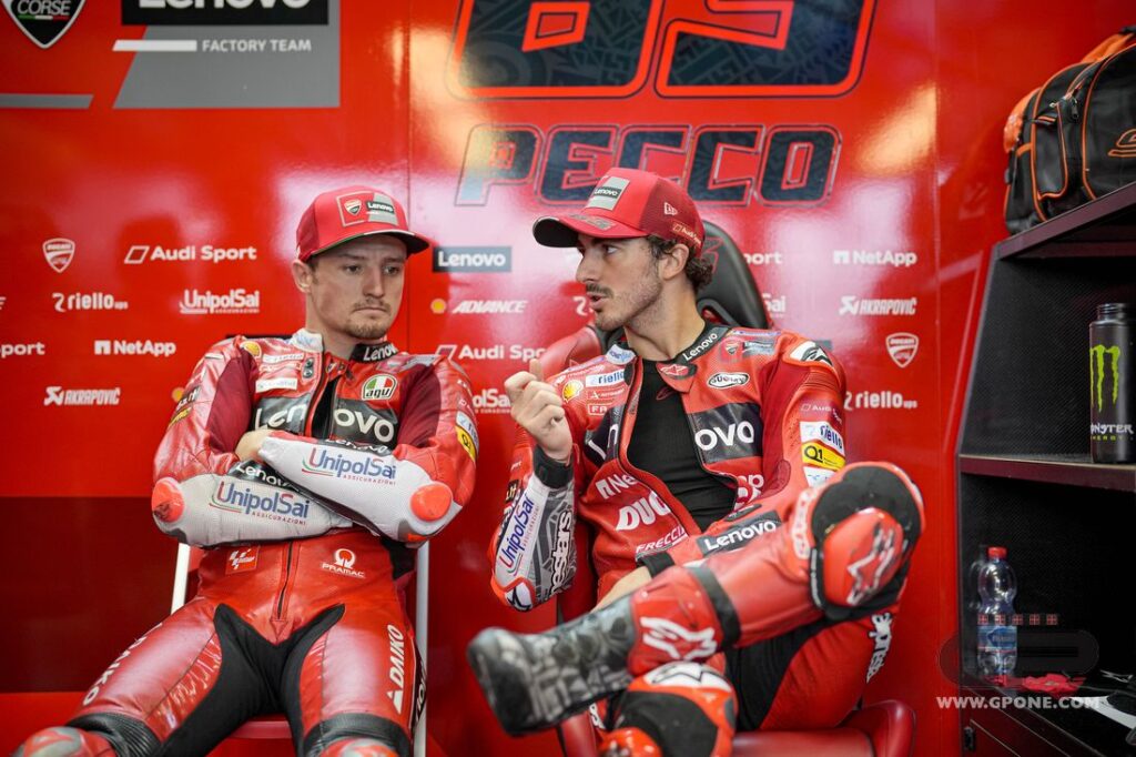 MotoGP, Bagnaia : “Je ne pars pas pour gagner mais pour récupérer des points sur Quartararo” Ritratto di Matteo Aglio