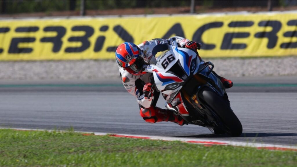 SBK, Super… Pole de Sykes à Barcelone, 2e Toprak, 3e Rea en une demi-seconde Ritratto di Riccardo Gugliemetti