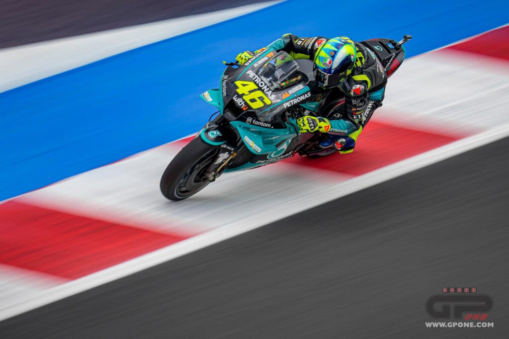 MotoGP, VIDEO – La chute de Valentino Rossi en Q1 à Misano Ritratto di GPone