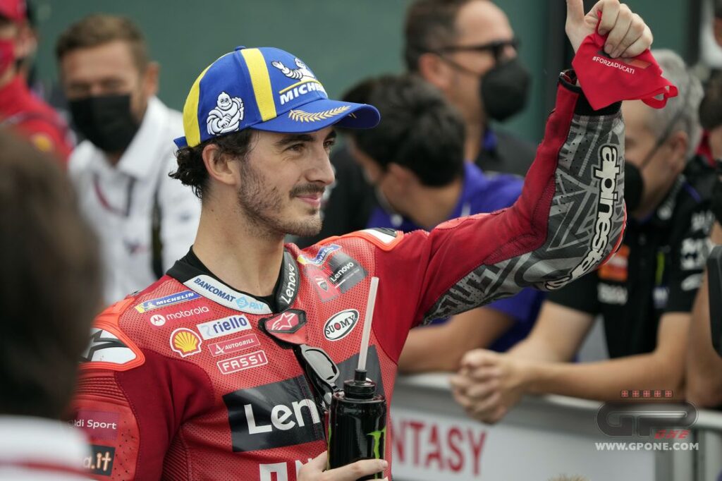MotoGP, Bagnaia : “Il est impossible de remplacer Valentino, j’aimerais avoir ses fans” Ritratto di Matteo Aglio