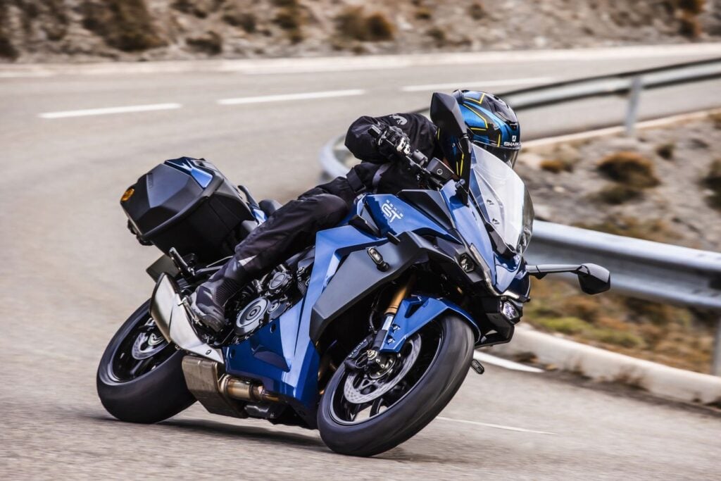 Suzuki GSX-S 1000 GT, la maxi nue s’habille pour le voyage Ritratto di Matteo Pozzi