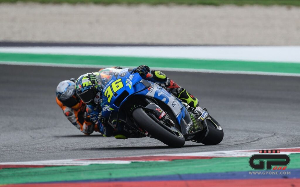 MotoGP, Mir et Rins en chœur : “le nouveau moteur a été promu, il a la puissance qu’on voulait” Ritratto di Andrea Scalera
