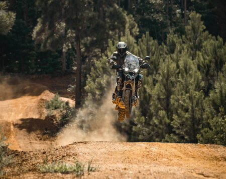 Triumph Tiger 1200 : avec Carmichael il est aussi fort en cross track !