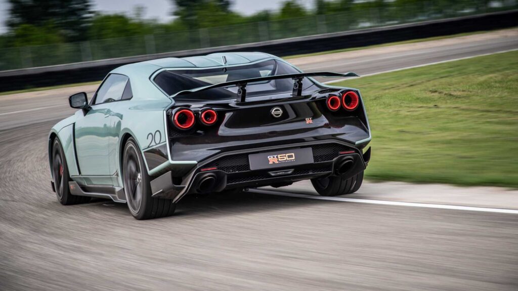 Nissan : travailler sur l’héritière de la GT-R Ritratto di Fabio Caliendo