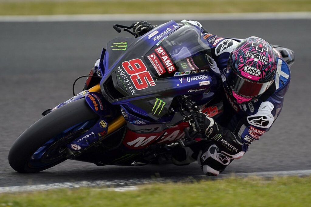 SBK, BSB : O’Halloran tombe, Mackenzie gagne et rouvre le championnat Ritratto di Andrea Periccioli