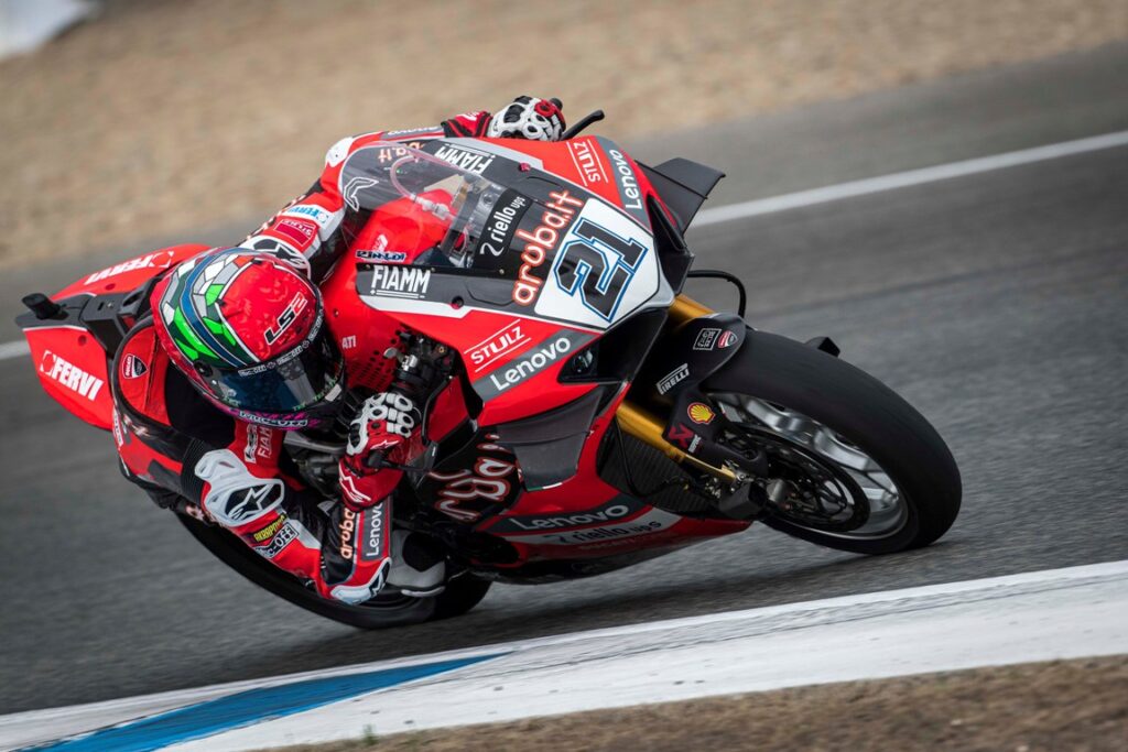 SBK, Rinaldi et Ducati plient Rea et Kawasaki à l’échauffement, 7e Toprak Ritratto di Riccardo Gugliemetti