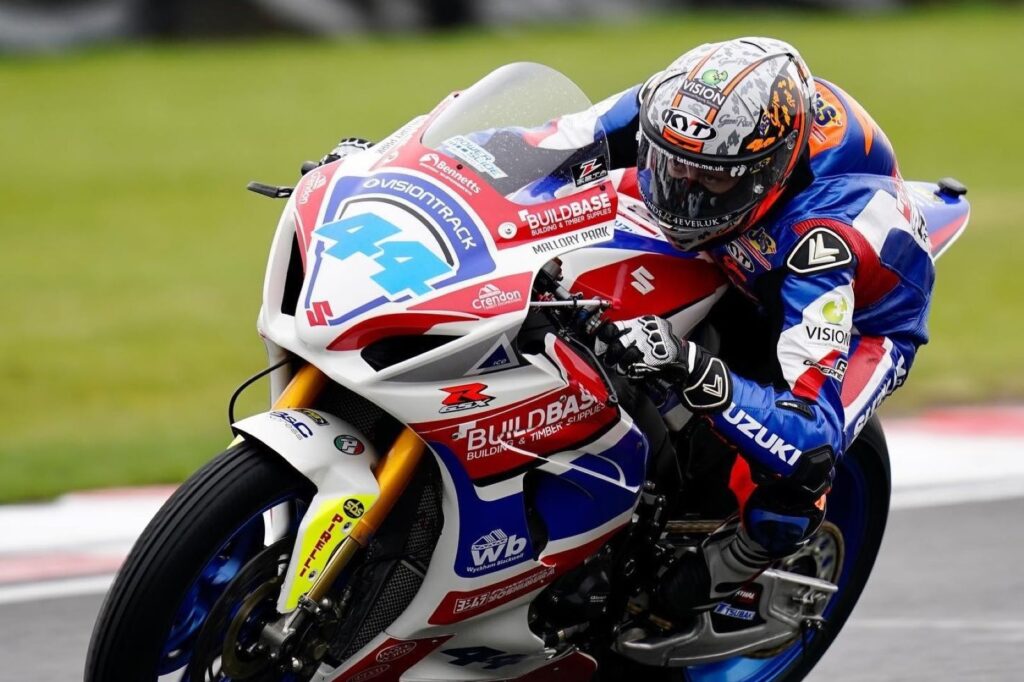 SBK, BSB : Gino Rea ramène Suzuki à la victoire, O’Halloran-Mackenzie à égalité de points Ritratto di Andrea Periccioli