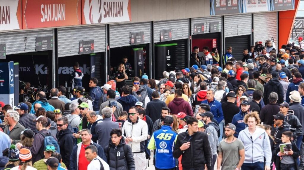 Vols annulés, équipes divisées : le voyage à haut risque de SBK en Argentine Ritratto di Riccardo Gugliemetti