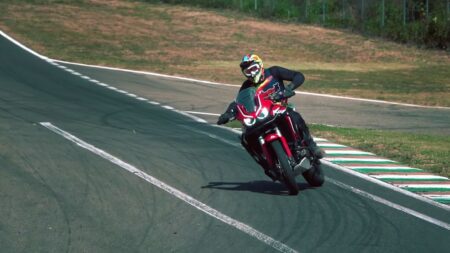Honda Africa Twin : entre de bonnes mains elle devient une maxi-motard !