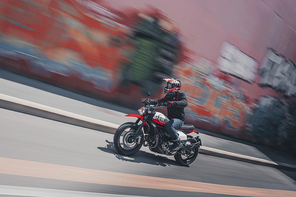 Ducati Scrambler 2022 : Tribute et Urban Motard arrivent Ritratto di GPone
