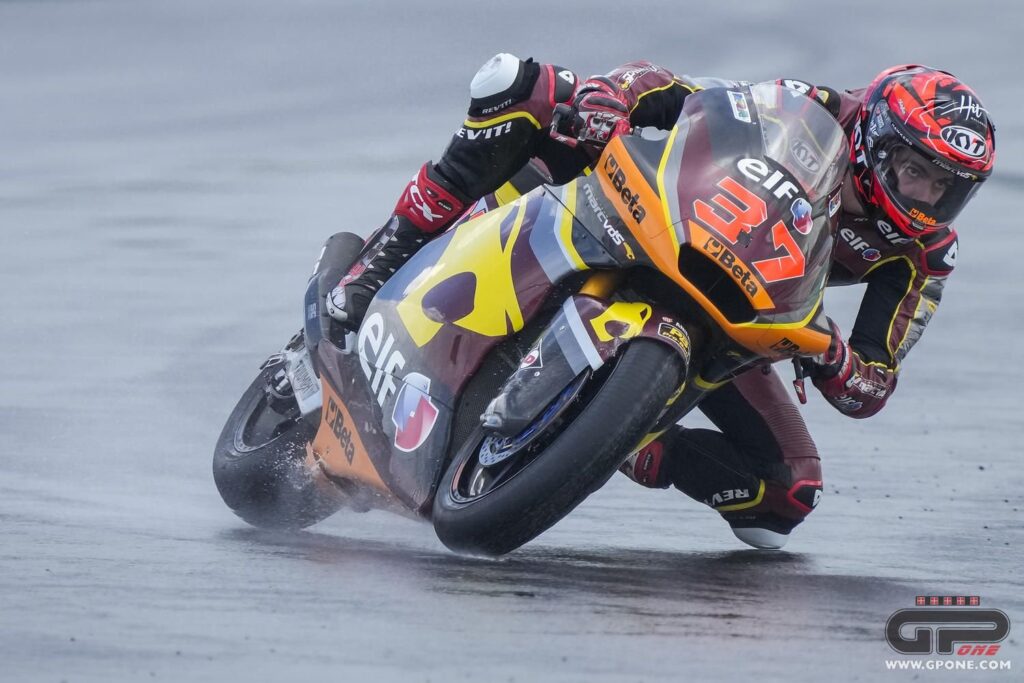 Moto2, Misano : Augusto Fernandez est le plus rapide sur le mouillé de FP1, 2e Bulega Ritratto di Nicole Facelli