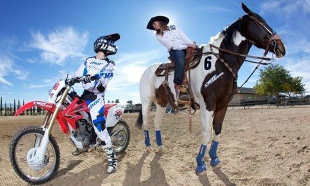La moto est-elle dangereuse ? Moins que le ski et l’équitation : la science le dit Ritratto di GPone
