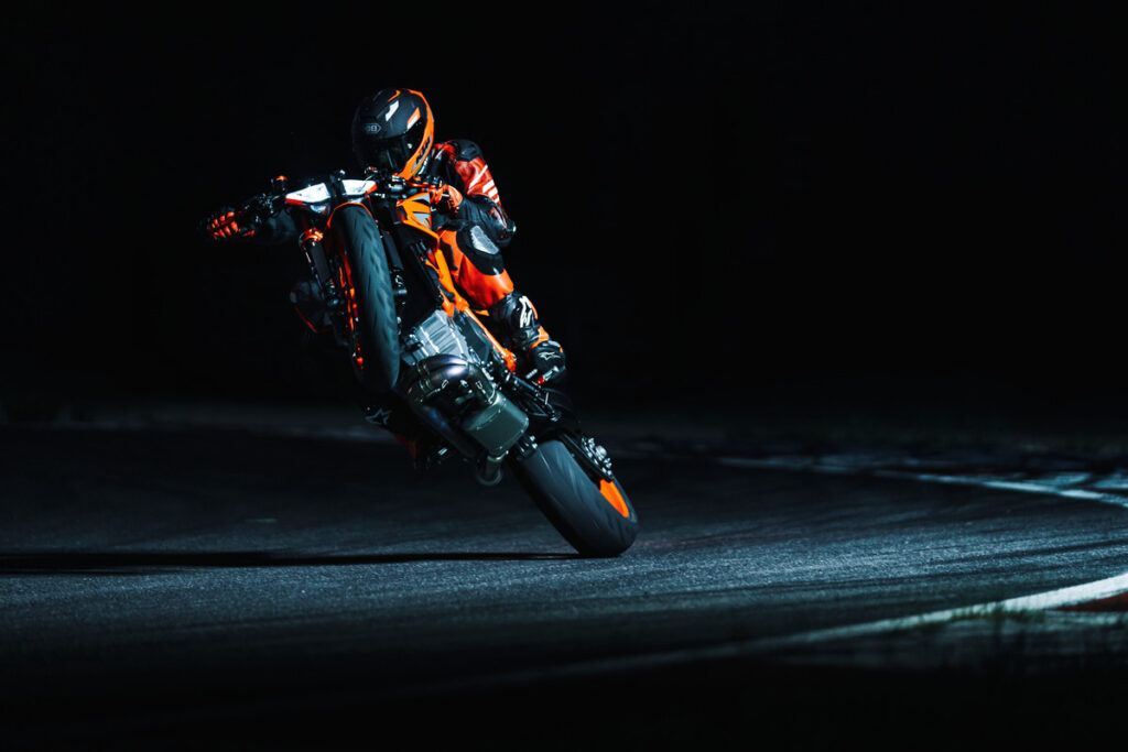 KTM “November Naked” : les dates de l’actualité orange Ritratto di GPone