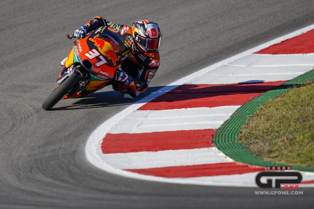 Moto3, Binder assomme Foggia, Acosta gagne à Portimao et est champion du monde Ritratto di Matteo Aglio