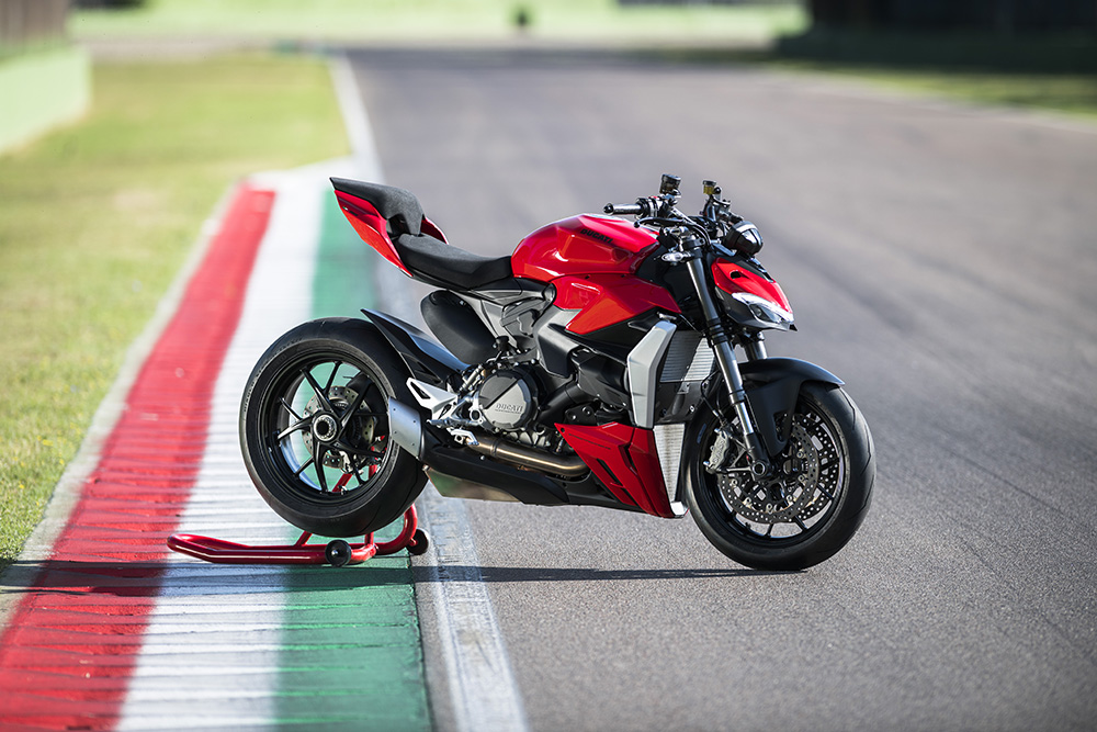 Ducati Streetfighter V2 : il n’a pas d’ailes, mais beaucoup de substance ! Ritratto di GPone