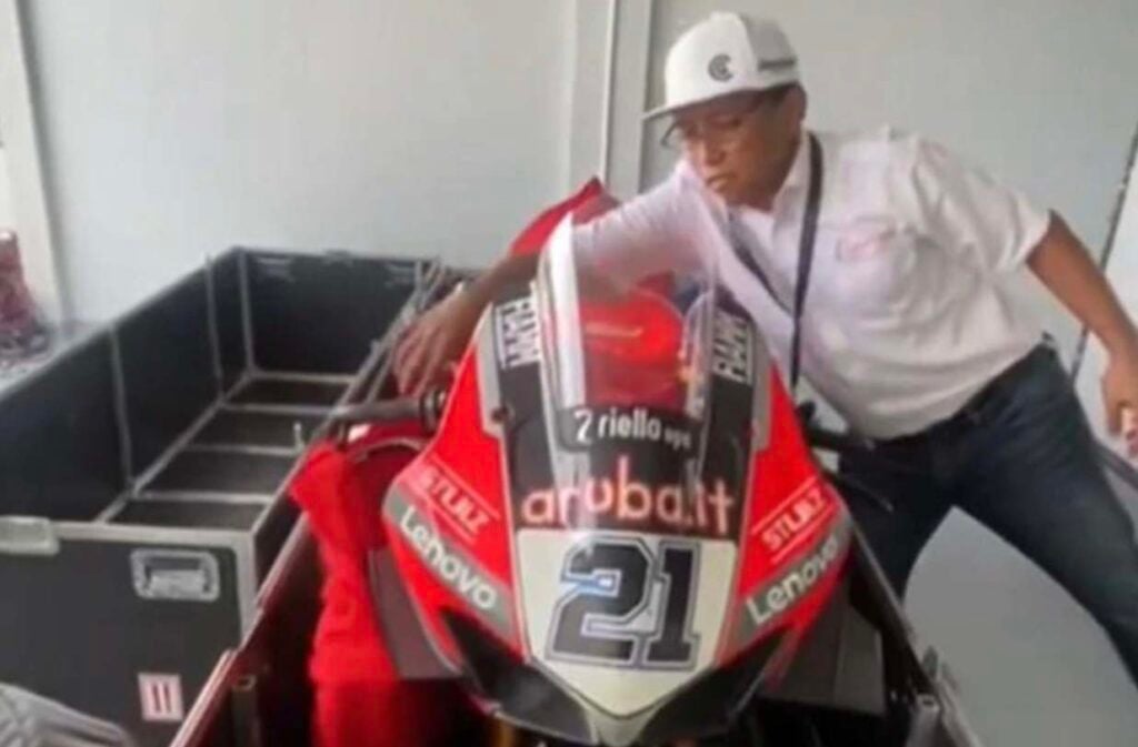 SBK, Ducati s’indigne : le container de la Panigale V4R de Rinaldi a été ouvert Ritratto di GPone