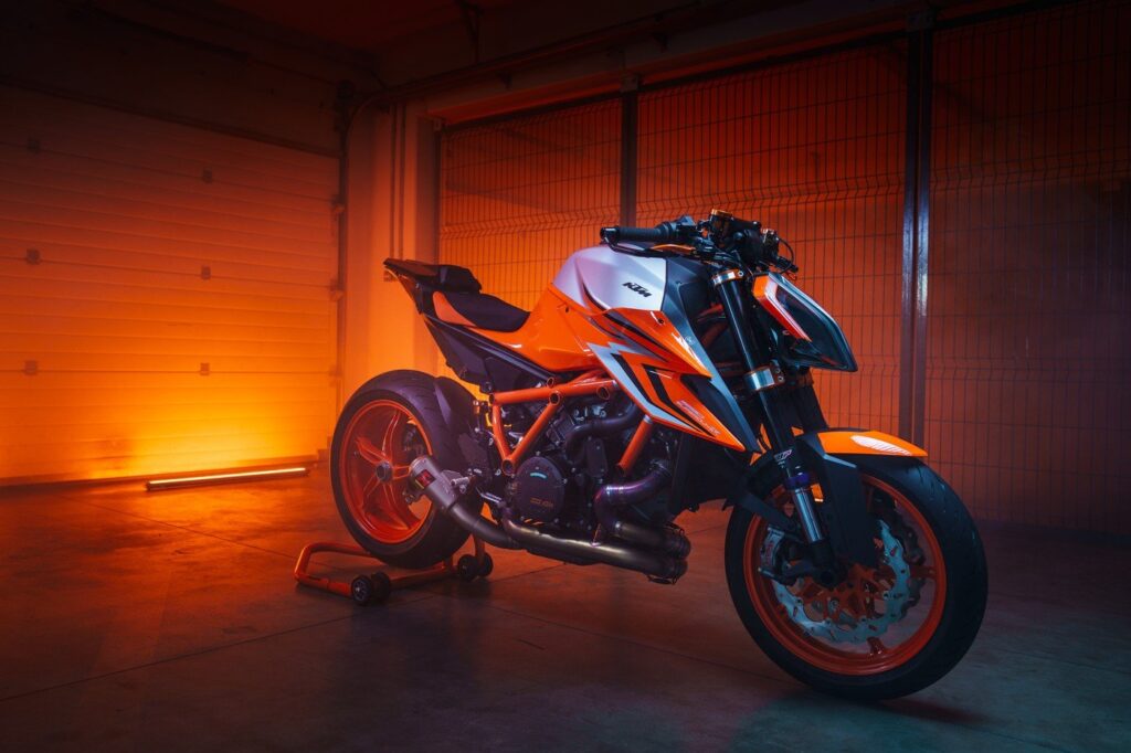 KTM 1290 Super Duke R EVO : l'évolution de la Bête !