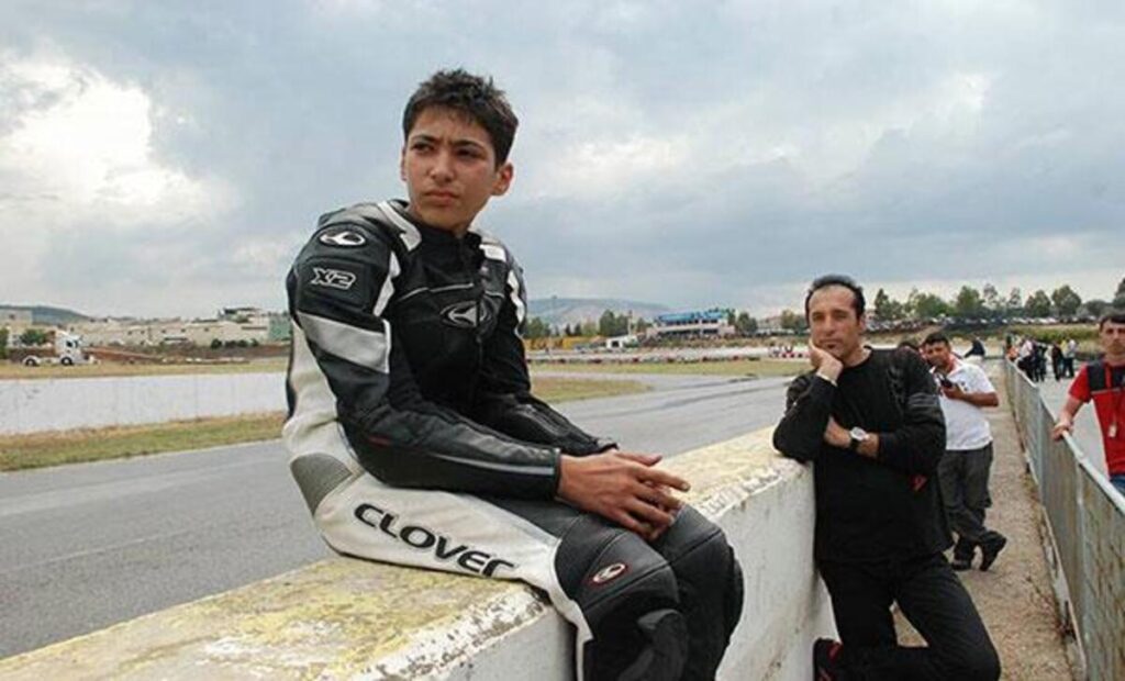 SBK, Toprak Razgatlioglu : un acrobate au nom de son père, “Tek Teker” Arif Ritratto di Riccardo Gugliemetti