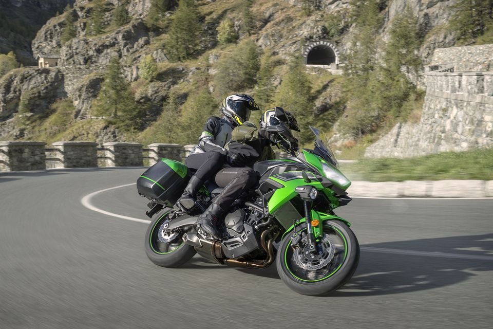 Eicma 2021 – Kawasaki Versys 650 2022 : lifting, TFT et KTRC Ritratto di GPone