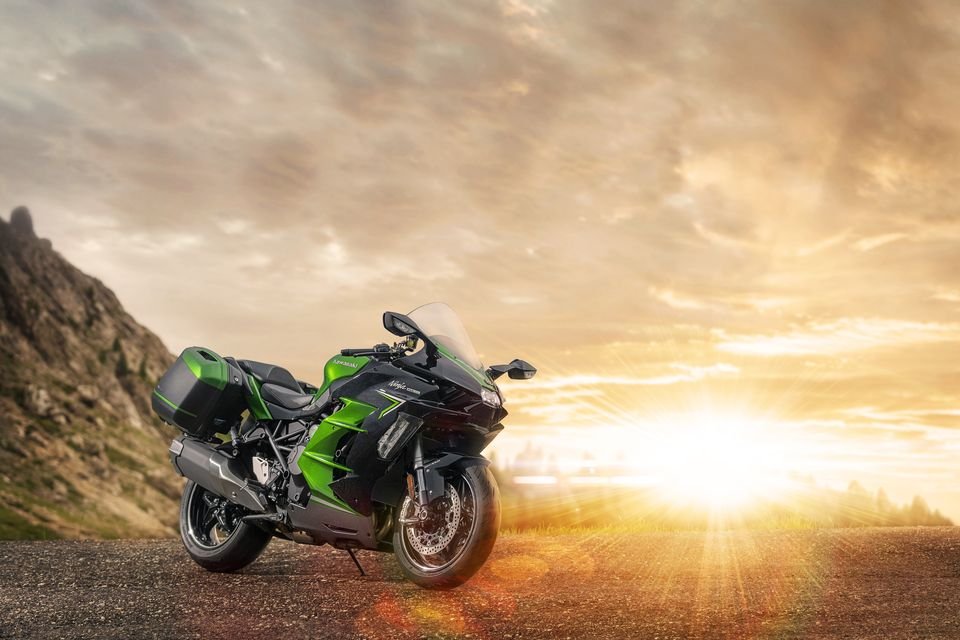 Eicma 2021 – Kawasaki Ninja H2 SX SE 2022 : le radar arrive (et plus) ! Eicma 2021 - Kawasaki Ninja H2 SX SE 2022 : le radar arrive (et plus) !