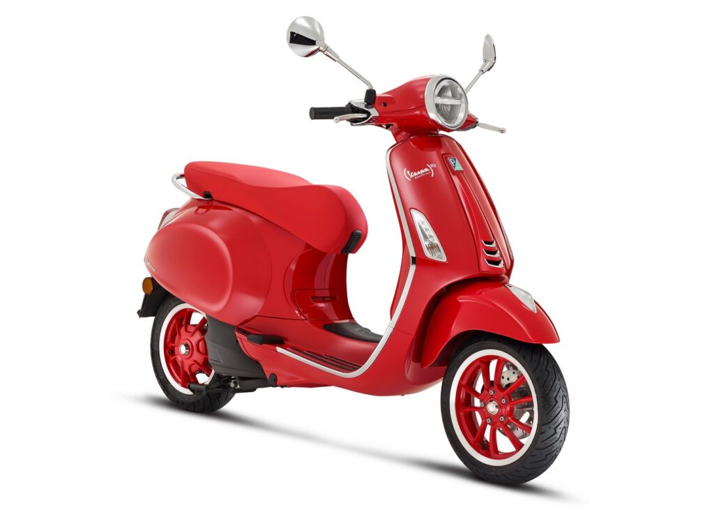 EICMA 2021 : Vespa Elettrica (RED), robe rouge contre les pandémies Ritratto di GPone