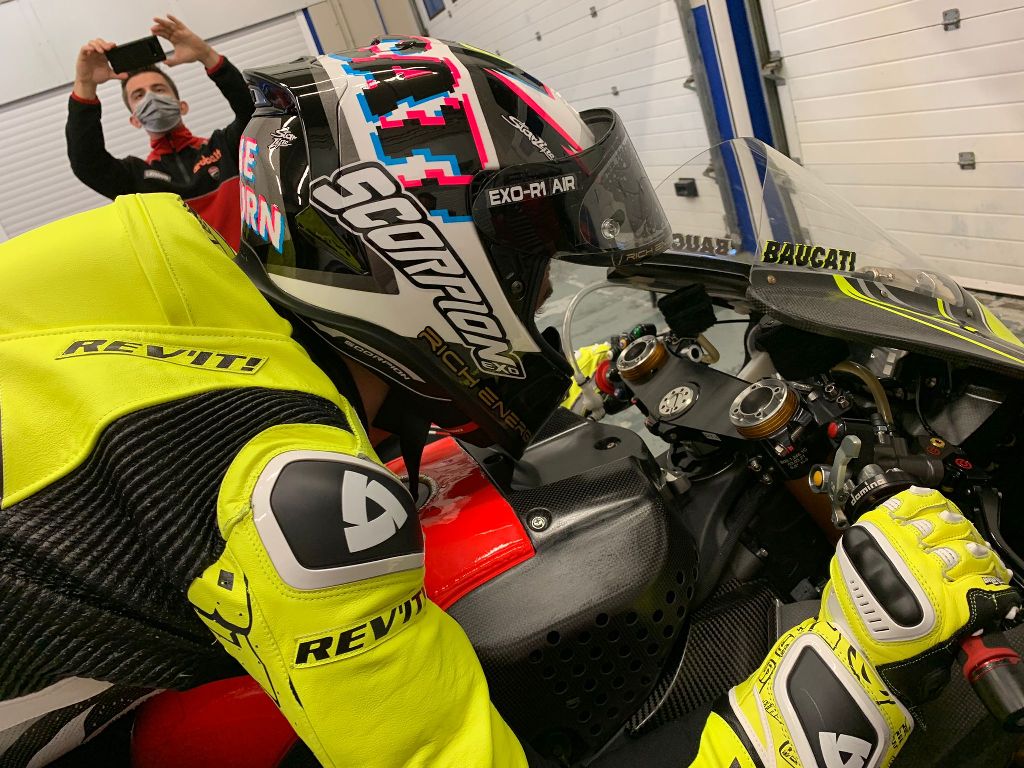 SBK, Alvaro Bautista entame la nouvelle ère Baucati avec la Ducati V4 à Jerez Ritratto di Riccardo Gugliemetti