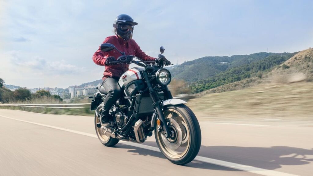 Eicma 2021 – Yamaha XSR700 2022 : nouveaux graphismes et XSR700 XTribute Eicma 2021 - Yamaha XSR700 2022 : nouveaux graphismes et XSR700 XTribute