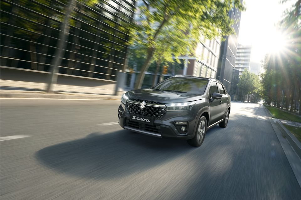 Suzuki S-Cross Hybrid 2022 : un nouveau pas en avant pour le SUV japonais Ritratto di GPone
