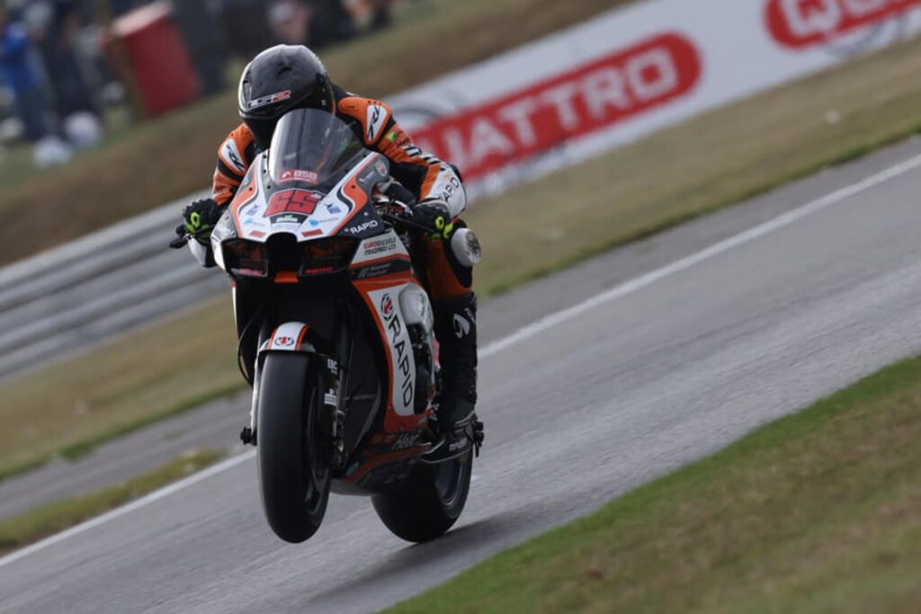 SBK, Owens et Delves avec CDH Racing en British Superbike 2022 Ritratto di Andrea Periccioli