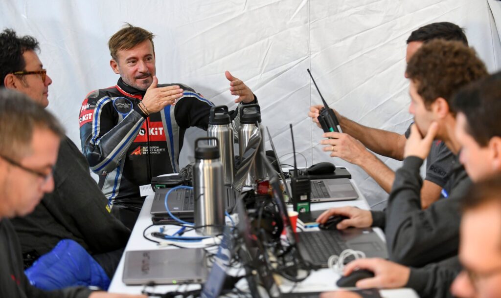 Max Biaggi : “à 470 km/h sur le Voxan la combinaison brûle sur la peau !” Ritratto di GPone