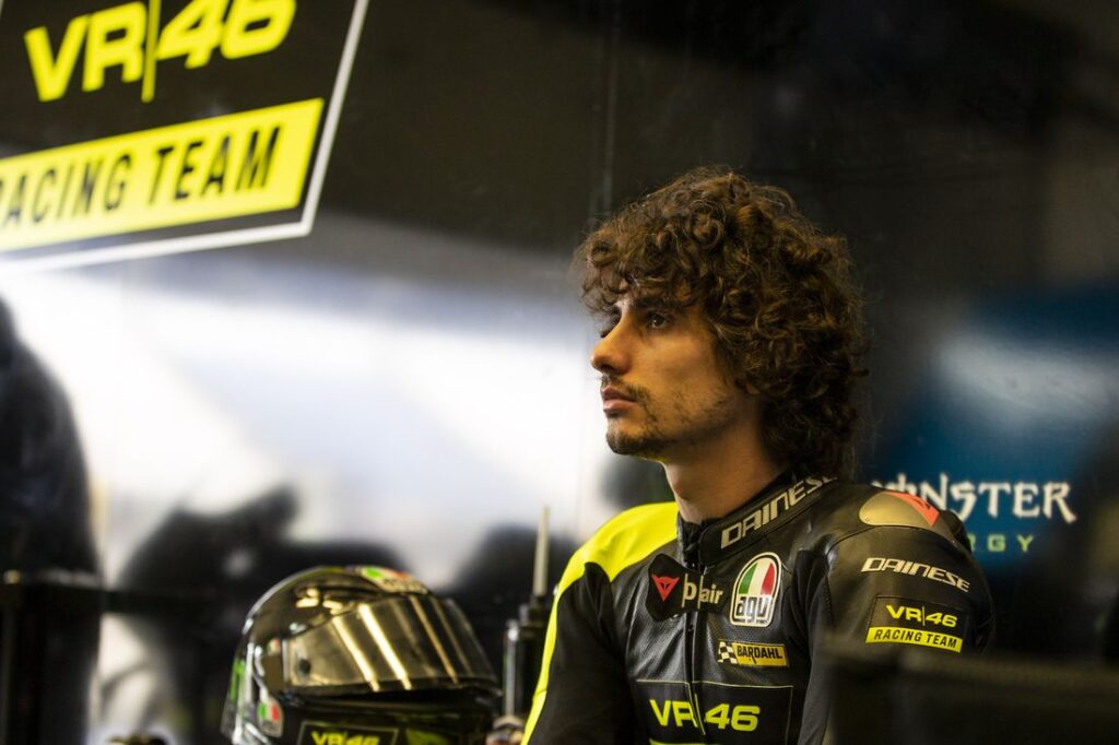 Antonelli : « Voir mes anciens rivaux en MotoGP me fait mal, je partirai de Moto2 » Ritratto di Matteo Aglio